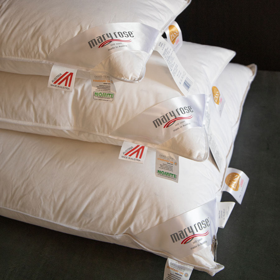Sleeping pillow with 3 chambers